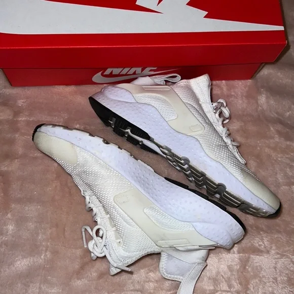Nike Air Huarache white sneakers - Picture 5 of 8